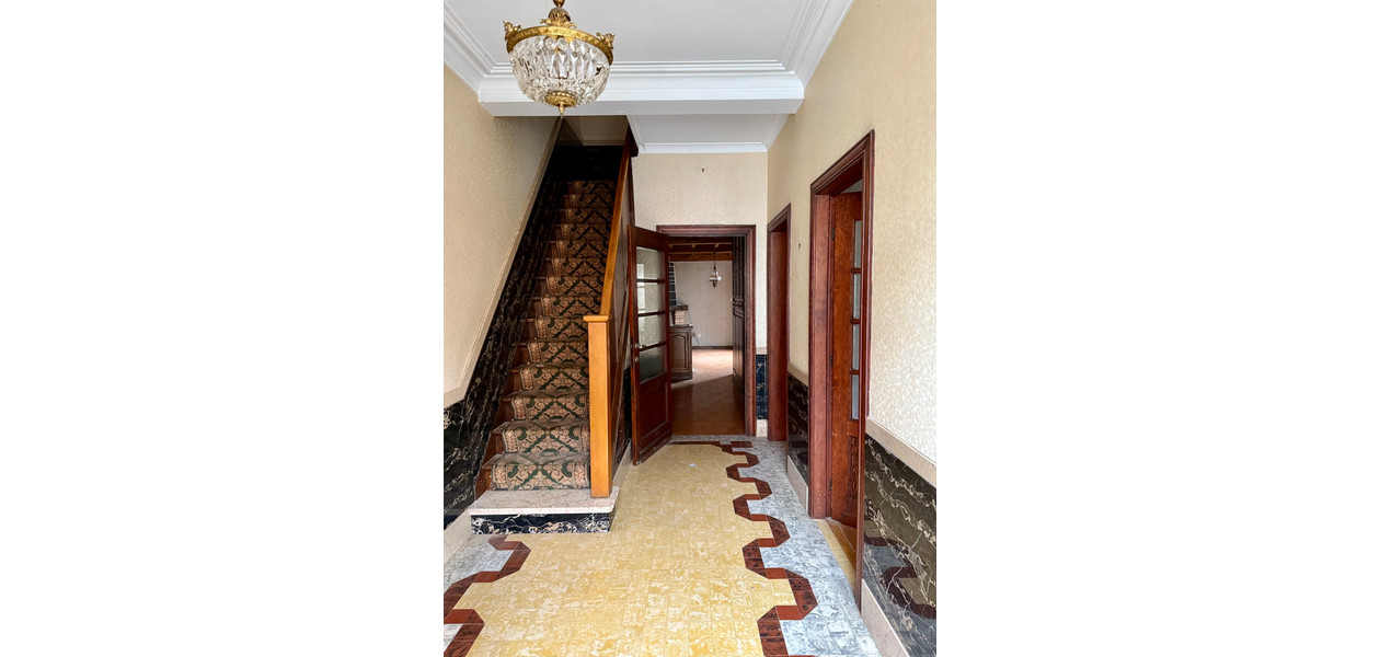 RUIME TE RENOVEREN GEZINSWONING MET TUIN