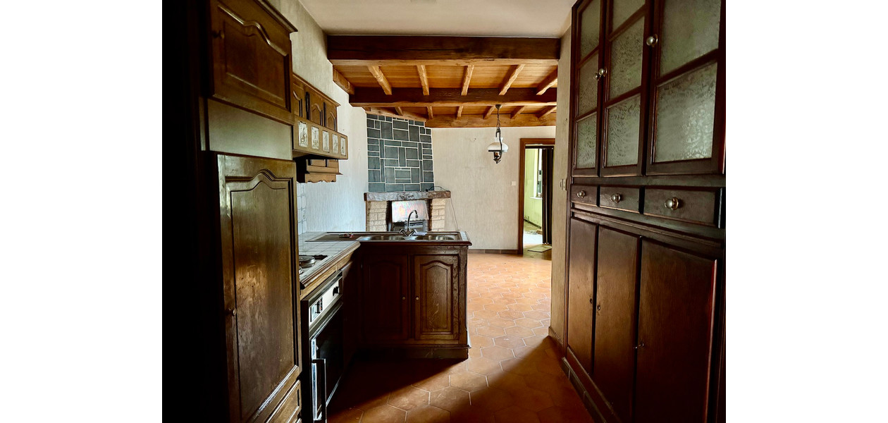 RUIME TE RENOVEREN GEZINSWONING MET TUIN