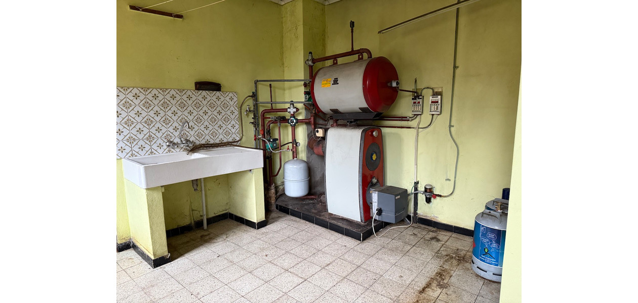 RUIME TE RENOVEREN GEZINSWONING MET TUIN