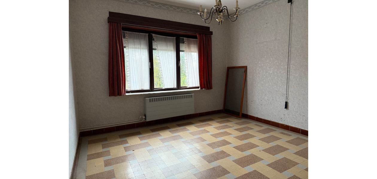 RUIME TE RENOVEREN GEZINSWONING MET TUIN