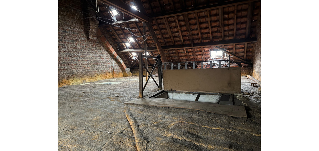 RUIME TE RENOVEREN GEZINSWONING MET TUIN