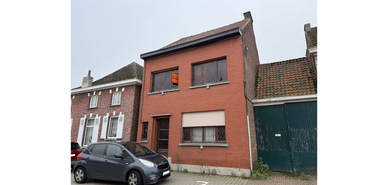 RUIME TE RENOVEREN GEZINSWONING MET TUIN