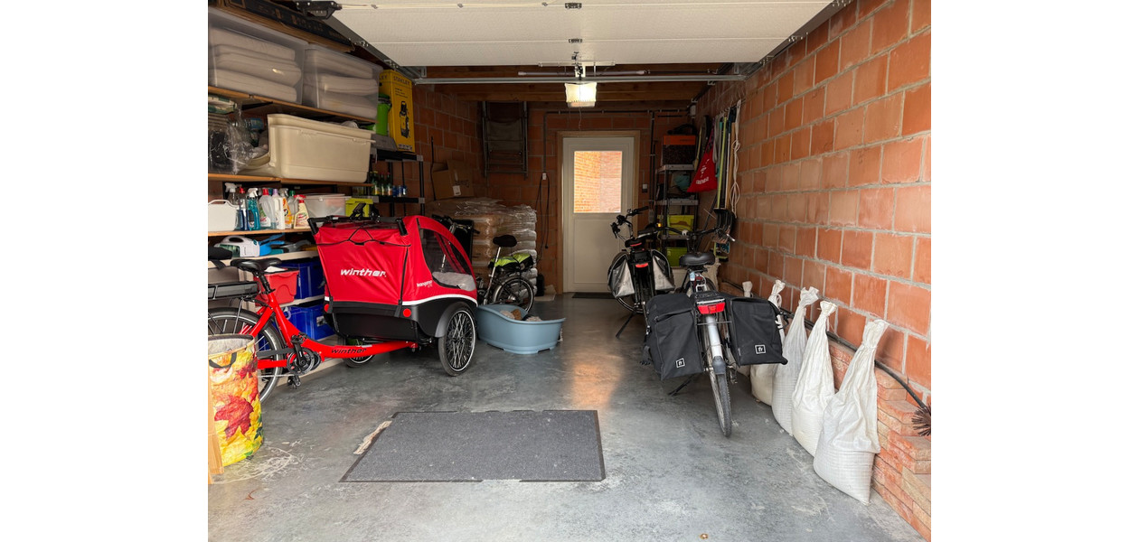 INSTAPKLARE RUIME FAMILIE WONING : 4 SLPKMRS - TUIN - GARAGE