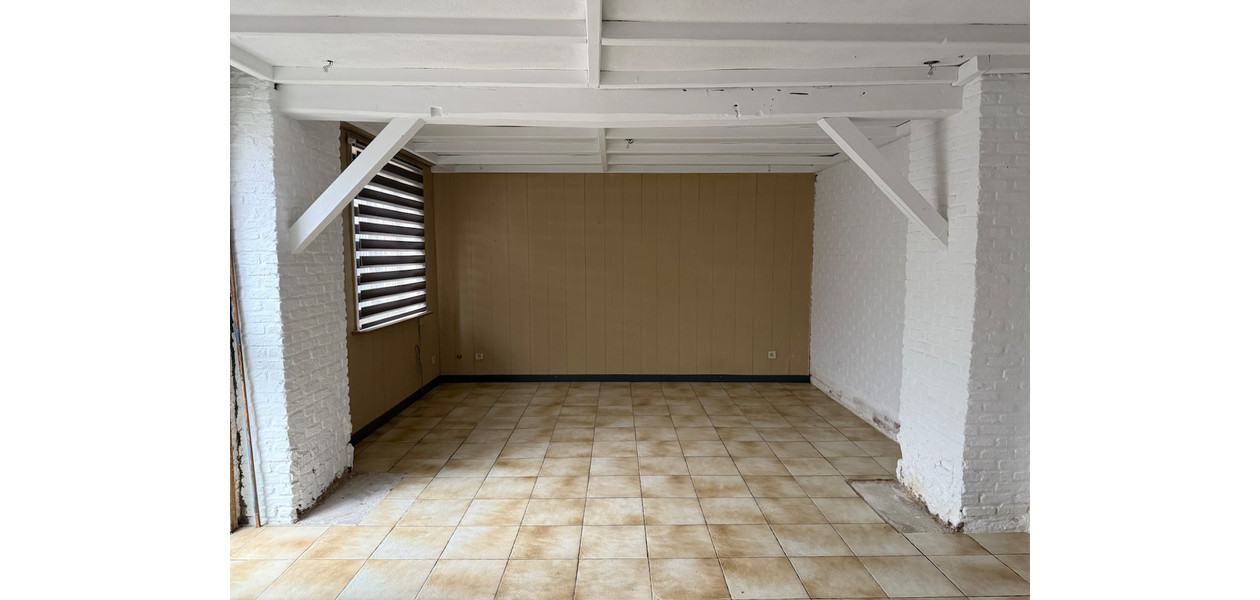 Uniek gelegen te renoveren karakterwoning,  4 slpkmrs en grote tuin