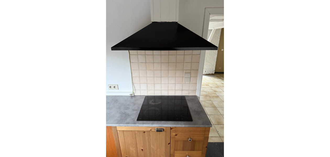 Uniek gelegen te renoveren karakterwoning,  4 slpkmrs en grote tuin