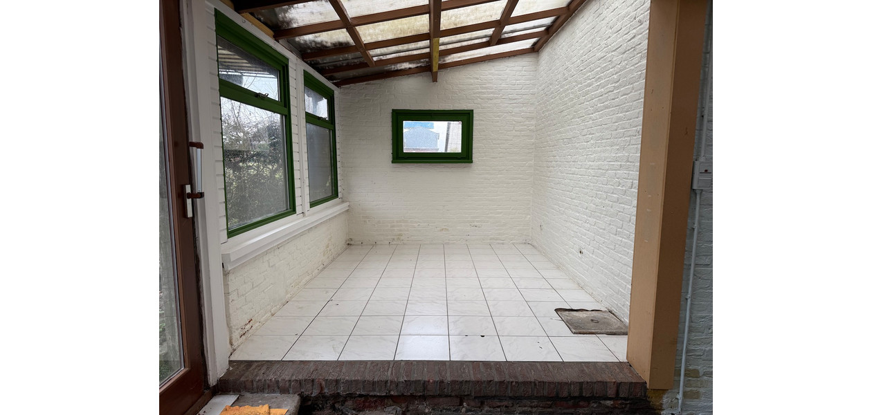 Uniek gelegen te renoveren karakterwoning,  4 slpkmrs en grote tuin