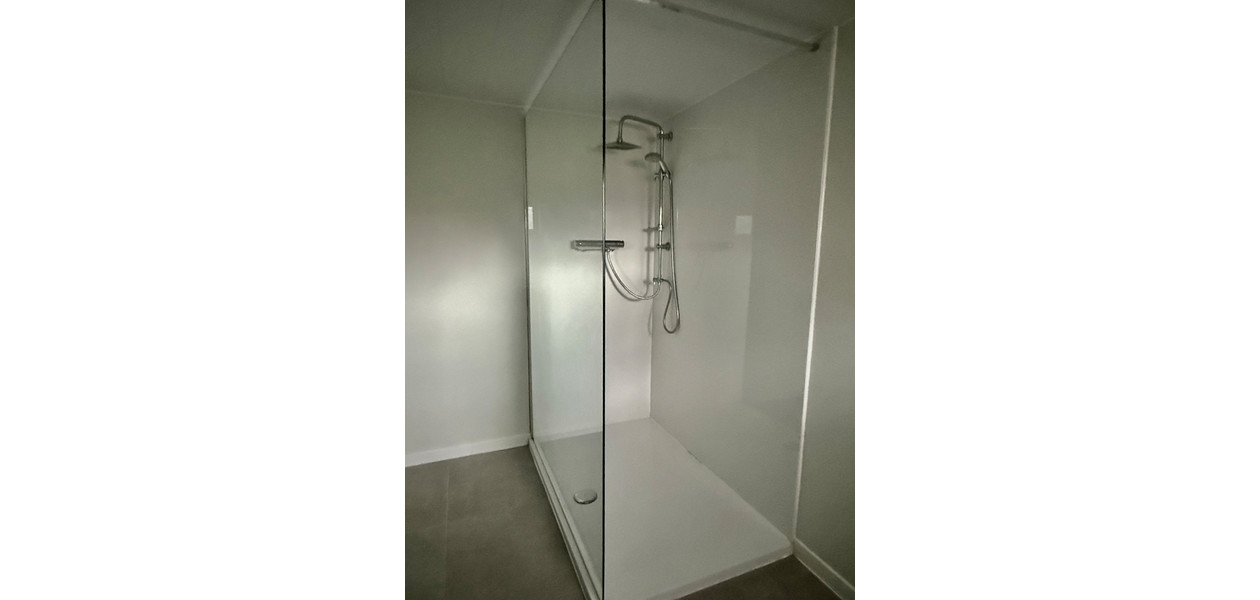 Uniek gelegen te renoveren karakterwoning,  4 slpkmrs en grote tuin