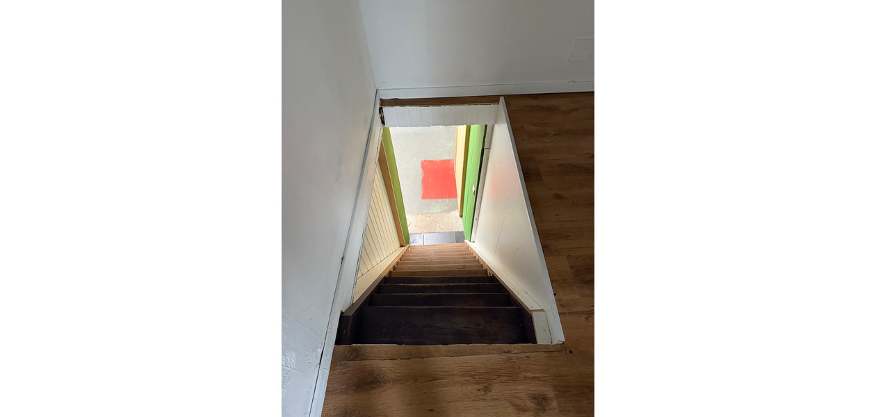 Uniek gelegen te renoveren karakterwoning,  4 slpkmrs en grote tuin