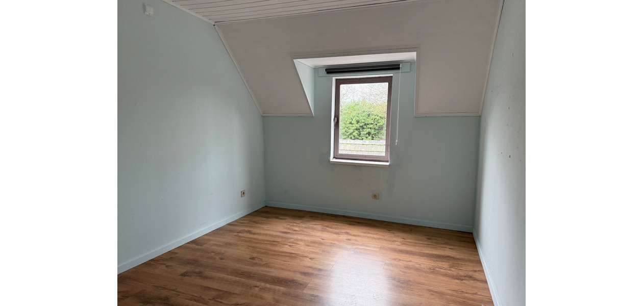 Uniek gelegen te renoveren karakterwoning,  4 slpkmrs en grote tuin