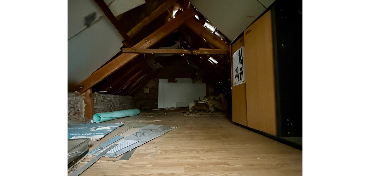 Uniek gelegen te renoveren karakterwoning,  4 slpkmrs en grote tuin