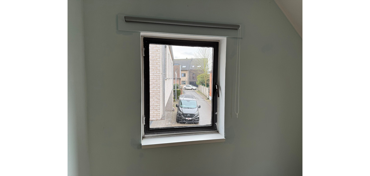 Uniek gelegen te renoveren karakterwoning,  4 slpkmrs en grote tuin