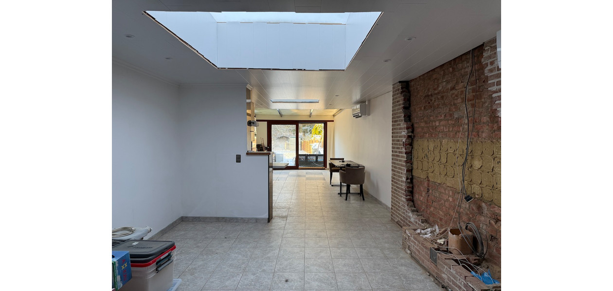 CENTRAAL GELEGEN FAMILIALE WONING MET 4 SLPKMRS EN TUIN.