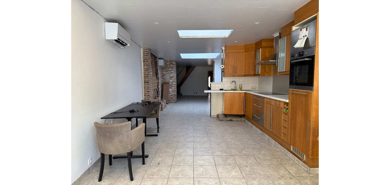 CENTRAAL GELEGEN FAMILIALE WONING MET 4 SLPKMRS EN TUIN.