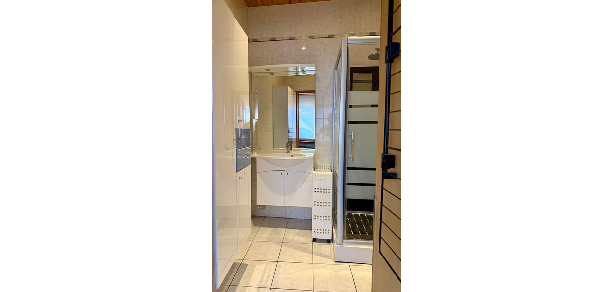 CENTRAAL GELEGEN FAMILIALE WONING MET 4 SLPKMRS EN TUIN.