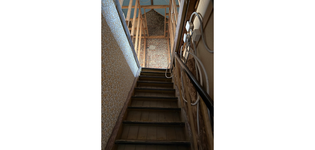 CENTRAAL GELEGEN FAMILIALE WONING MET 4 SLPKMRS EN TUIN.