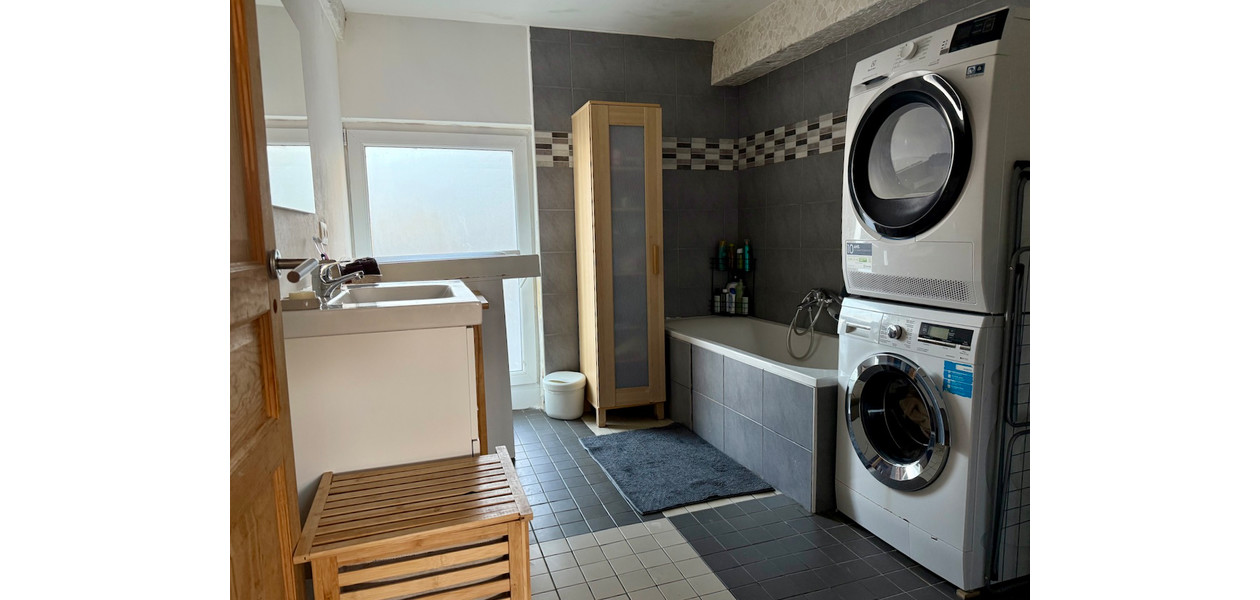 SUPER GEZELLIGE GERENOVEERDE WONING MET TUIN - INSTAPKLAAR