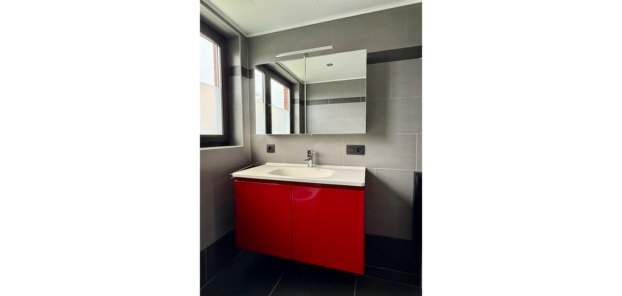 INSTAPKLARE BEL-ETAGE MET 3 SLPKMRS - TUIN & GARAGE