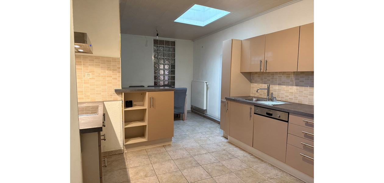 GEZELLIGE GEZINSWONING MET 3 SLAAPKAMERS EN TUIN