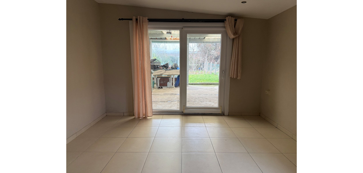 GEZELLIGE GEZINSWONING MET 3 SLAAPKAMERS EN TUIN