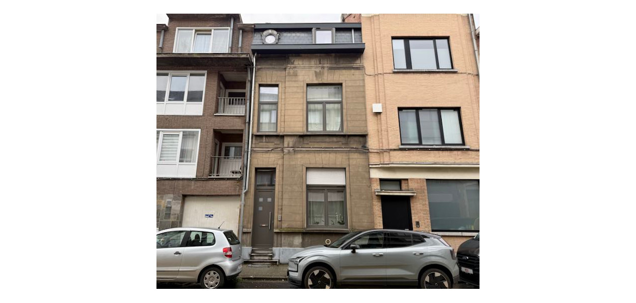 EN PLEIN CENTRE-VILLE, MAISON FAMILIALE - 3 CHAMBRES ET JARDIN