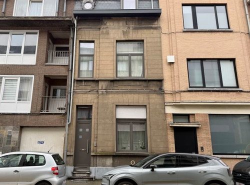 EN PLEIN CENTRE-VILLE, MAISON FAMILIALE - 3 CHAMBRES ET JARDIN