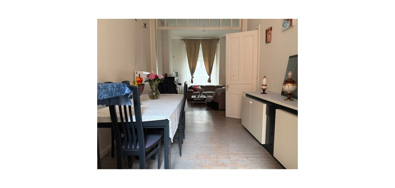 EN PLEIN CENTRE-VILLE, MAISON FAMILIALE - 3 CHAMBRES ET JARDIN