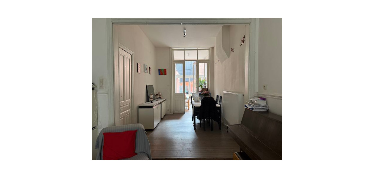 EN PLEIN CENTRE-VILLE, MAISON FAMILIALE - 3 CHAMBRES ET JARDIN