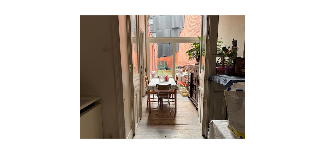 EN PLEIN CENTRE-VILLE, MAISON FAMILIALE - 3 CHAMBRES ET JARDIN