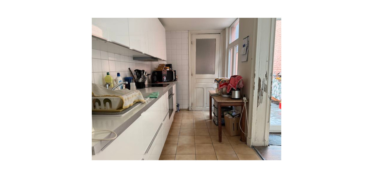 EN PLEIN CENTRE-VILLE, MAISON FAMILIALE - 3 CHAMBRES ET JARDIN