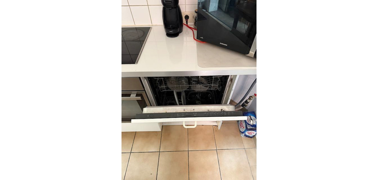 EN PLEIN CENTRE-VILLE, MAISON FAMILIALE - 3 CHAMBRES ET JARDIN