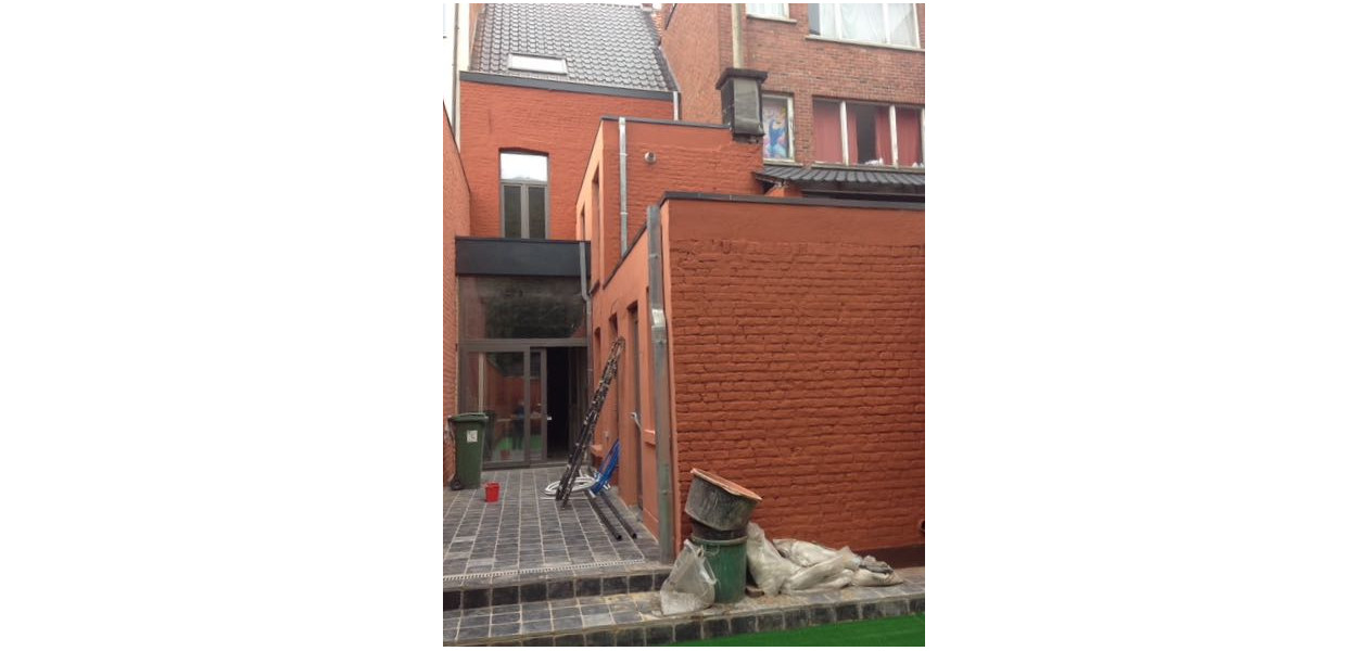 EN PLEIN CENTRE-VILLE, MAISON FAMILIALE - 3 CHAMBRES ET JARDIN