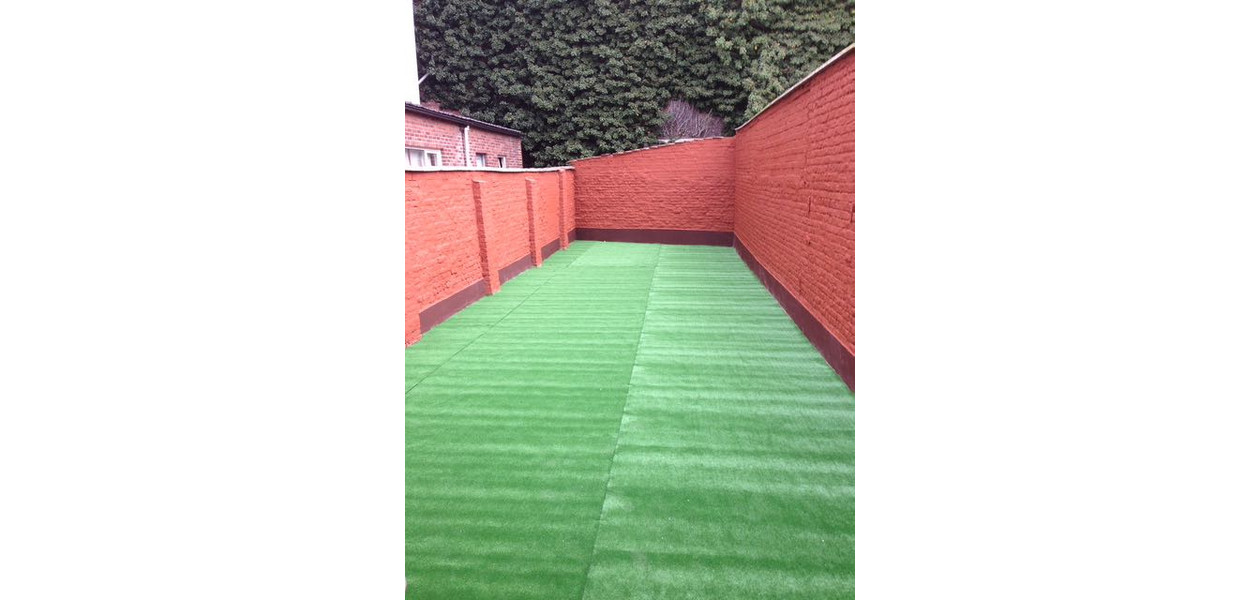 EN PLEIN CENTRE-VILLE, MAISON FAMILIALE - 3 CHAMBRES ET JARDIN