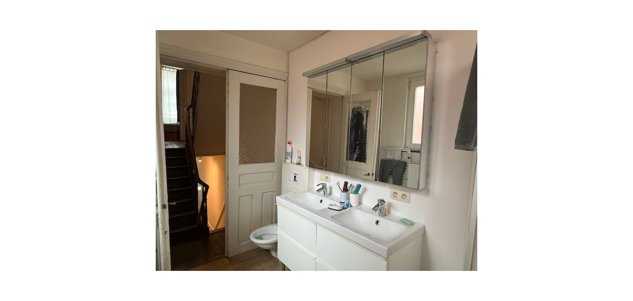 EN PLEIN CENTRE-VILLE, MAISON FAMILIALE - 3 CHAMBRES ET JARDIN