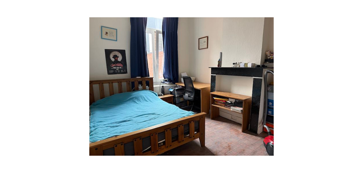 EN PLEIN CENTRE-VILLE, MAISON FAMILIALE - 3 CHAMBRES ET JARDIN