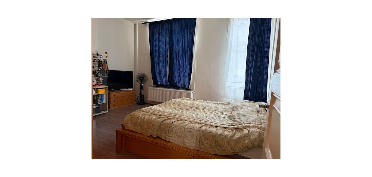 EN PLEIN CENTRE-VILLE, MAISON FAMILIALE - 3 CHAMBRES ET JARDIN