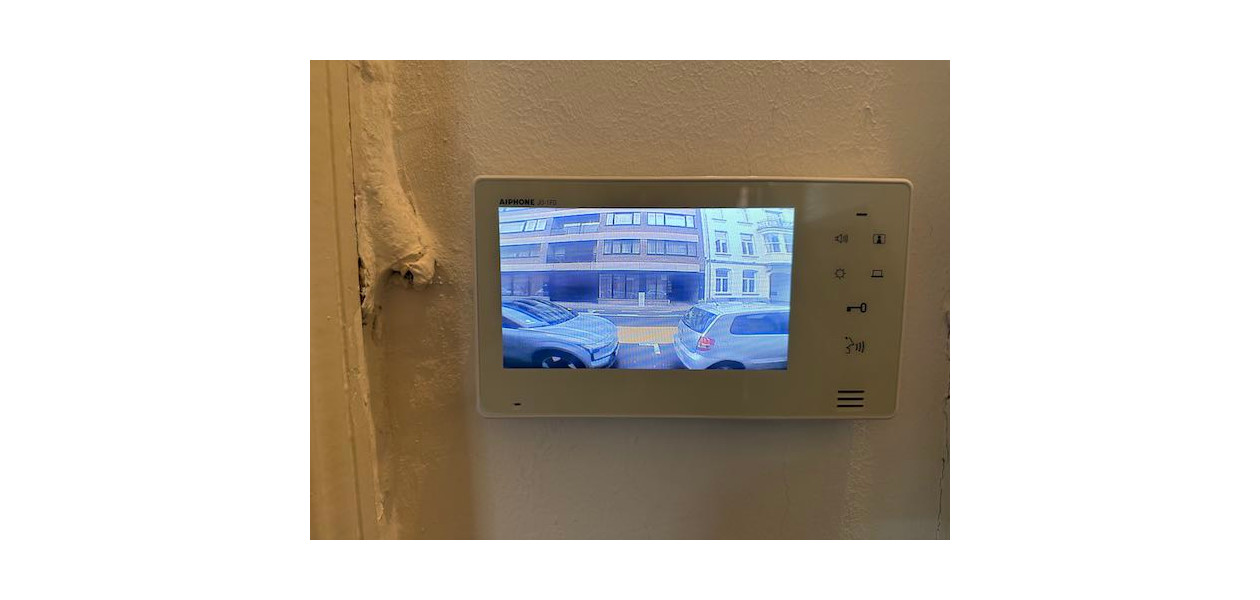 EN PLEIN CENTRE-VILLE, MAISON FAMILIALE - 3 CHAMBRES ET JARDIN