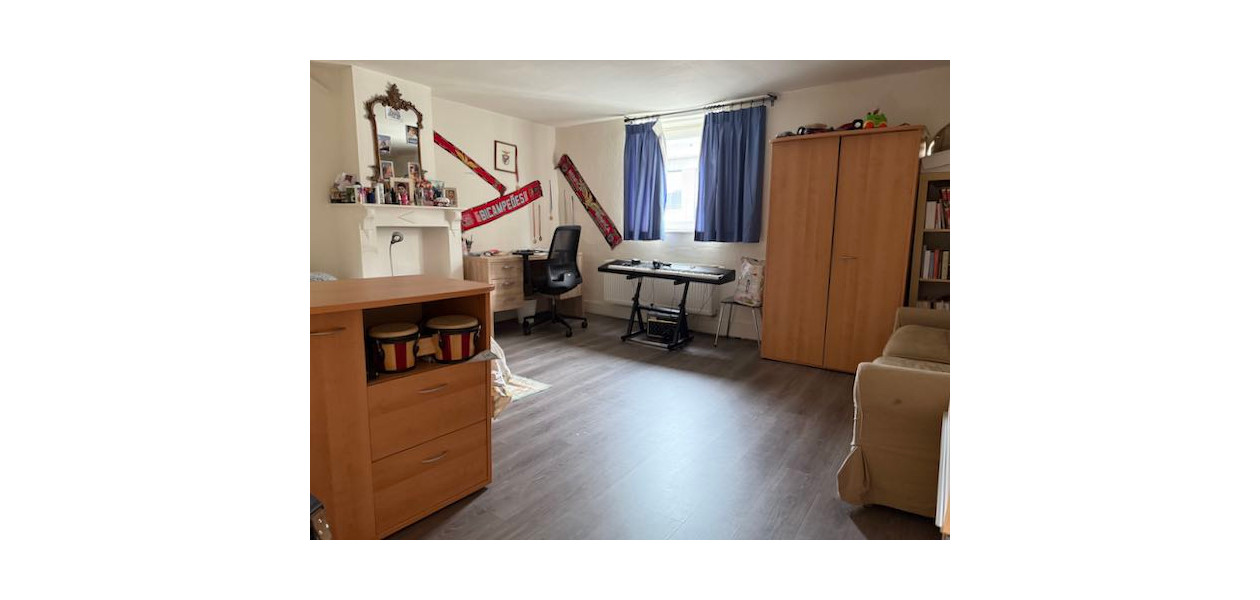 EN PLEIN CENTRE-VILLE, MAISON FAMILIALE - 3 CHAMBRES ET JARDIN