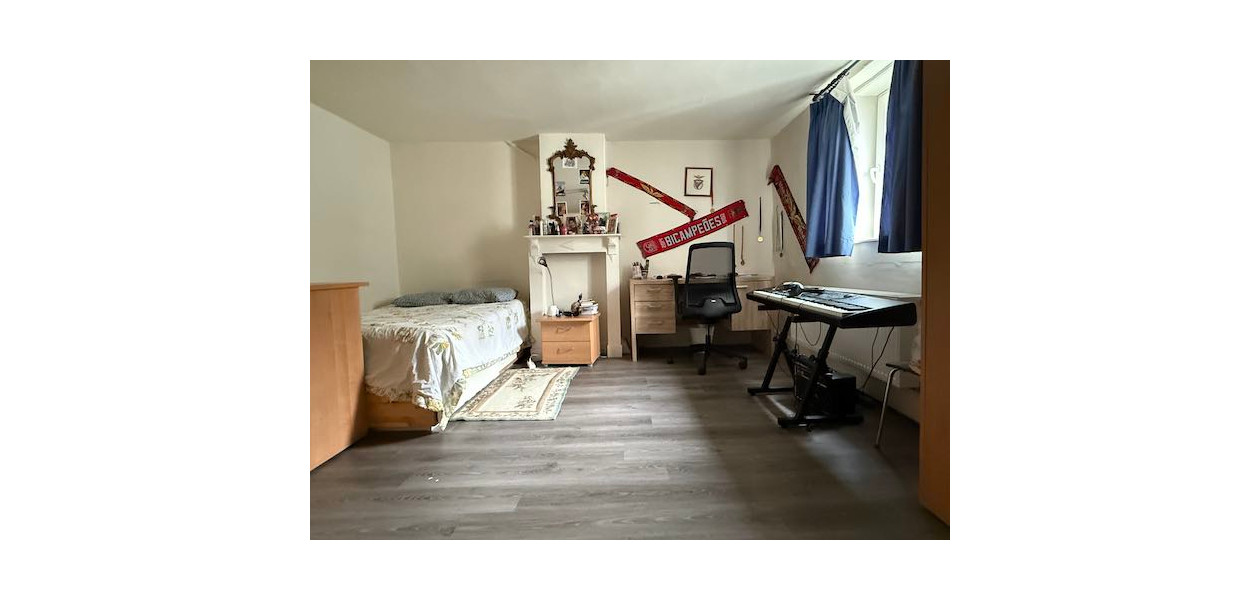 EN PLEIN CENTRE-VILLE, MAISON FAMILIALE - 3 CHAMBRES ET JARDIN