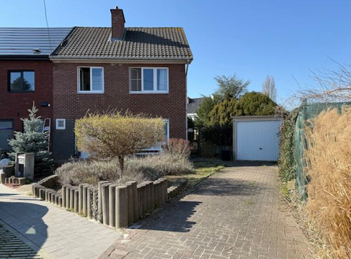 RUSTIG GELEGEN HOB IN RESIDENTIËLE WIJK, 3 SLAAPKAMERS, TUIN & GARAGE