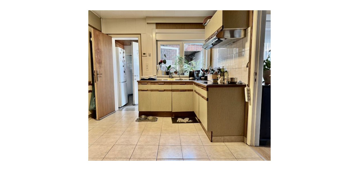 TROIS-FACADE SITUÉE AU CALME - 3 CHAMBRES - GARAGE - JARDIN