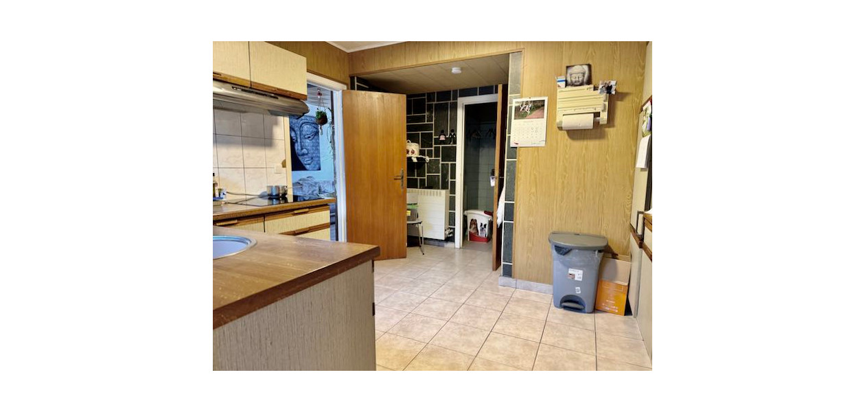 TROIS-FACADE SITUÉE AU CALME - 3 CHAMBRES - GARAGE - JARDIN