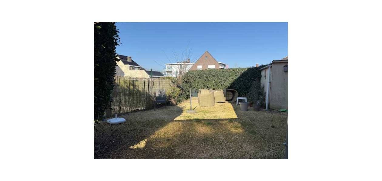 TROIS-FACADE SITUÉE AU CALME - 3 CHAMBRES - GARAGE - JARDIN