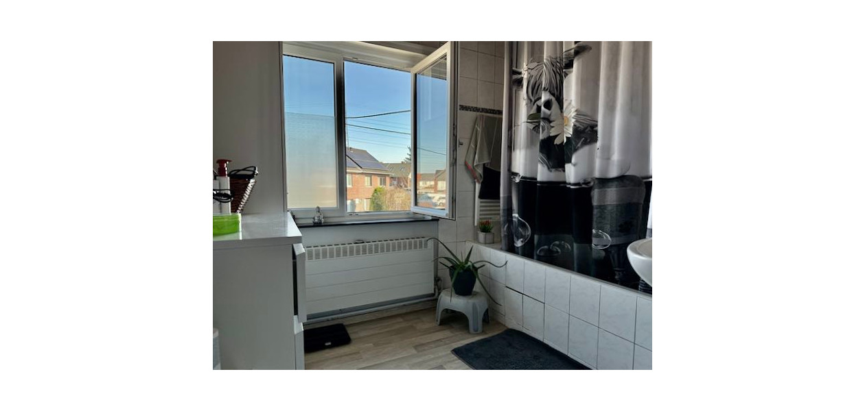 TROIS-FACADE SITUÉE AU CALME - 3 CHAMBRES - GARAGE - JARDIN