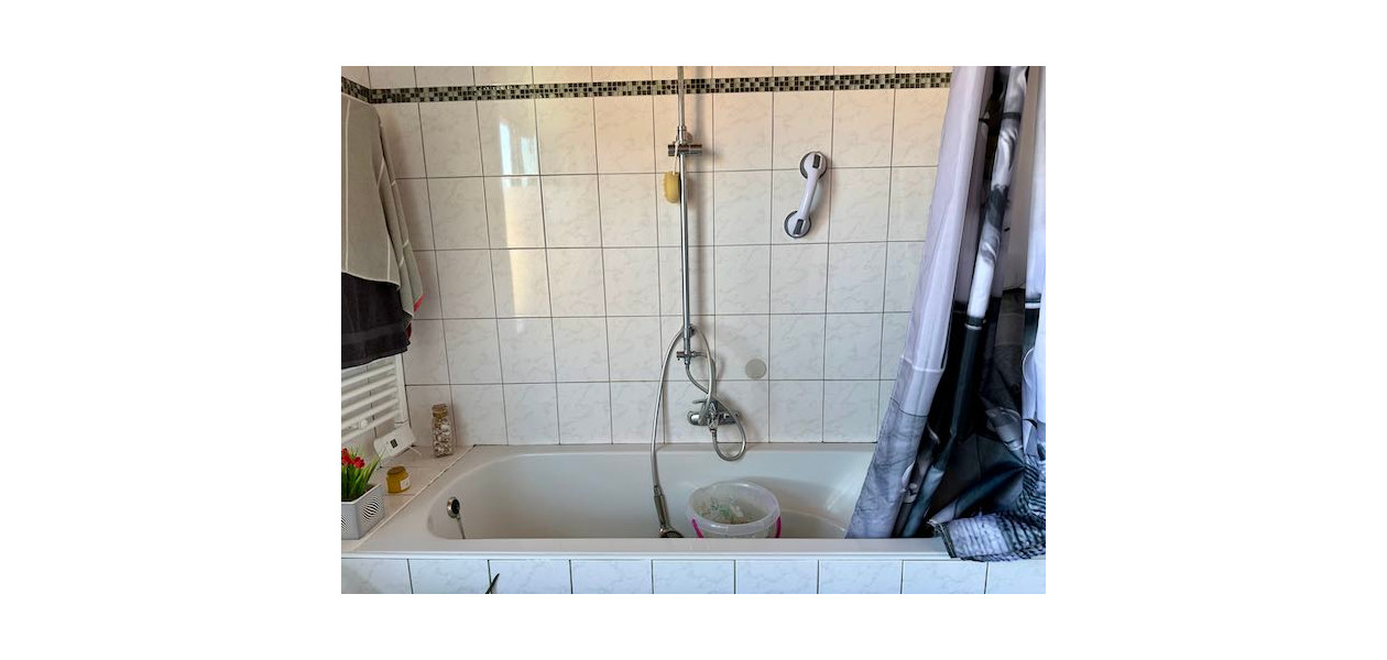 TROIS-FACADE SITUÉE AU CALME - 3 CHAMBRES - GARAGE - JARDIN