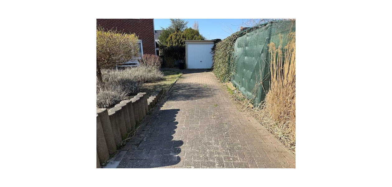 TROIS-FACADE SITUÉE AU CALME - 3 CHAMBRES - GARAGE - JARDIN