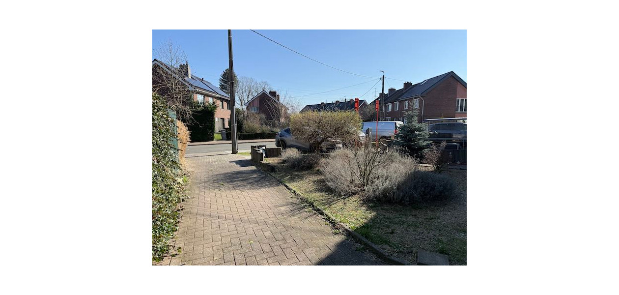 TROIS-FACADE SITUÉE AU CALME - 3 CHAMBRES - GARAGE - JARDIN