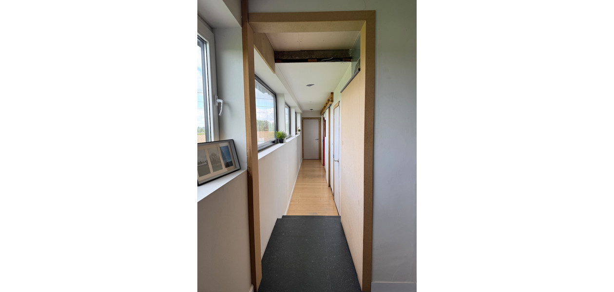 MODERNE VILLA, GEMODERNISEERD, 4 SLAAPKAMERS, ATELIER, IMMENSE TUIN