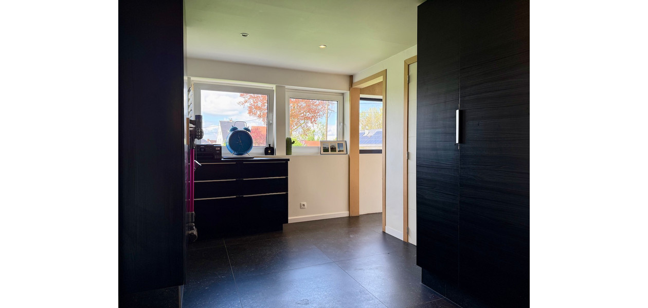 MODERNE VILLA, GEMODERNISEERD, 4 SLAAPKAMERS, ATELIER, IMMENSE TUIN