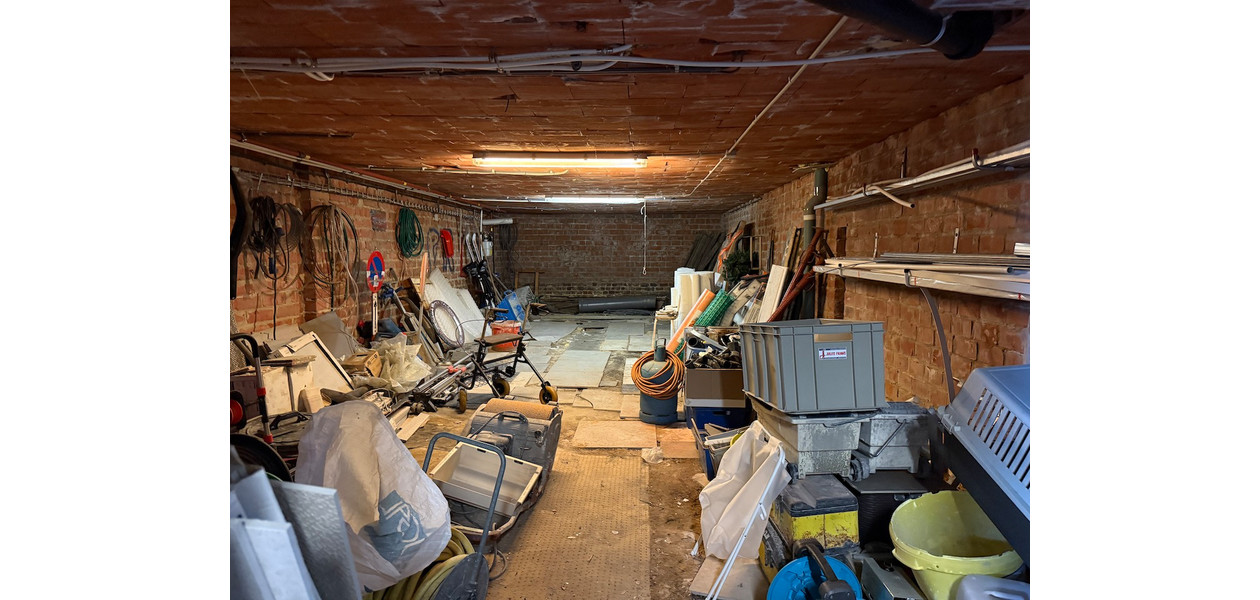 MODERNE VILLA, GEMODERNISEERD, 4 SLAAPKAMERS, ATELIER, IMMENSE TUIN