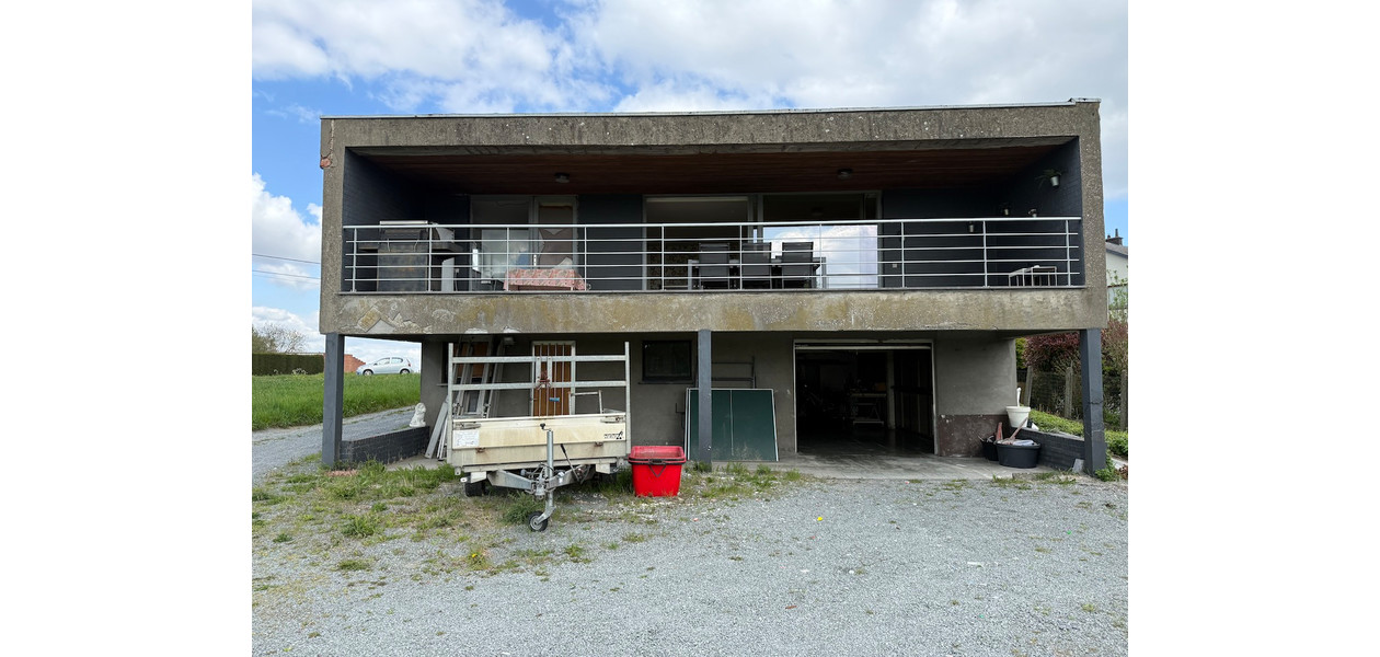 MODERNE VILLA, GEMODERNISEERD, 4 SLAAPKAMERS, ATELIER, IMMENSE TUIN